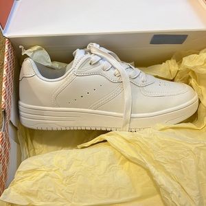 Fabletics Wiltshire sneaker 7.5